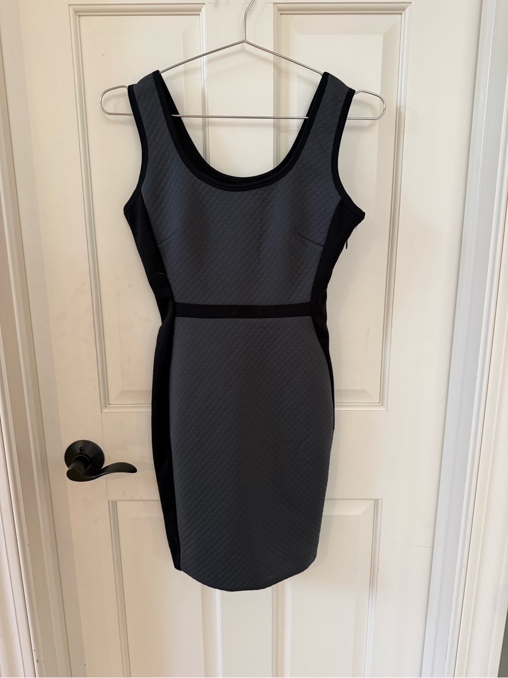 Banana Republic Quilted Colorblock Sheath Dress NWT

Size 00 Petite | NWT